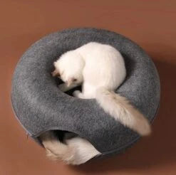 Merkloos A.K.A. Kattentunnel En Kattenmand In-1 – Kattenspeelgoed Speeltunnel Kattenhuis – Kattenhol Rond Kattenspeeltjes - Cat Cave Donut - Antraciet Vilt -Katten En Honden Verkoop Winkel 1200x1196 4