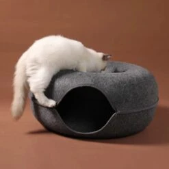 Merkloos A.K.A. Kattentunnel En Kattenmand In-1 – Kattenspeelgoed Speeltunnel Kattenhuis – Kattenhol Rond Kattenspeeltjes - Cat Cave Donut - Antraciet Vilt -Katten En Honden Verkoop Winkel 1200x1200 534
