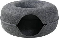 Merkloos A.K.A. Kattentunnel En Kattenmand In-1 – Kattenspeelgoed Speeltunnel Kattenhuis – Kattenhol Rond Kattenspeeltjes - Cat Cave Donut - Antraciet Vilt -Katten En Honden Verkoop Winkel 1200x773 2