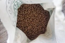 WOOOF Regular 18KG - Geperst Hondenvoer - Geperste Hondenbrokken - Droogvoer - 18KG -Katten En Honden Verkoop Winkel 1200x800 4